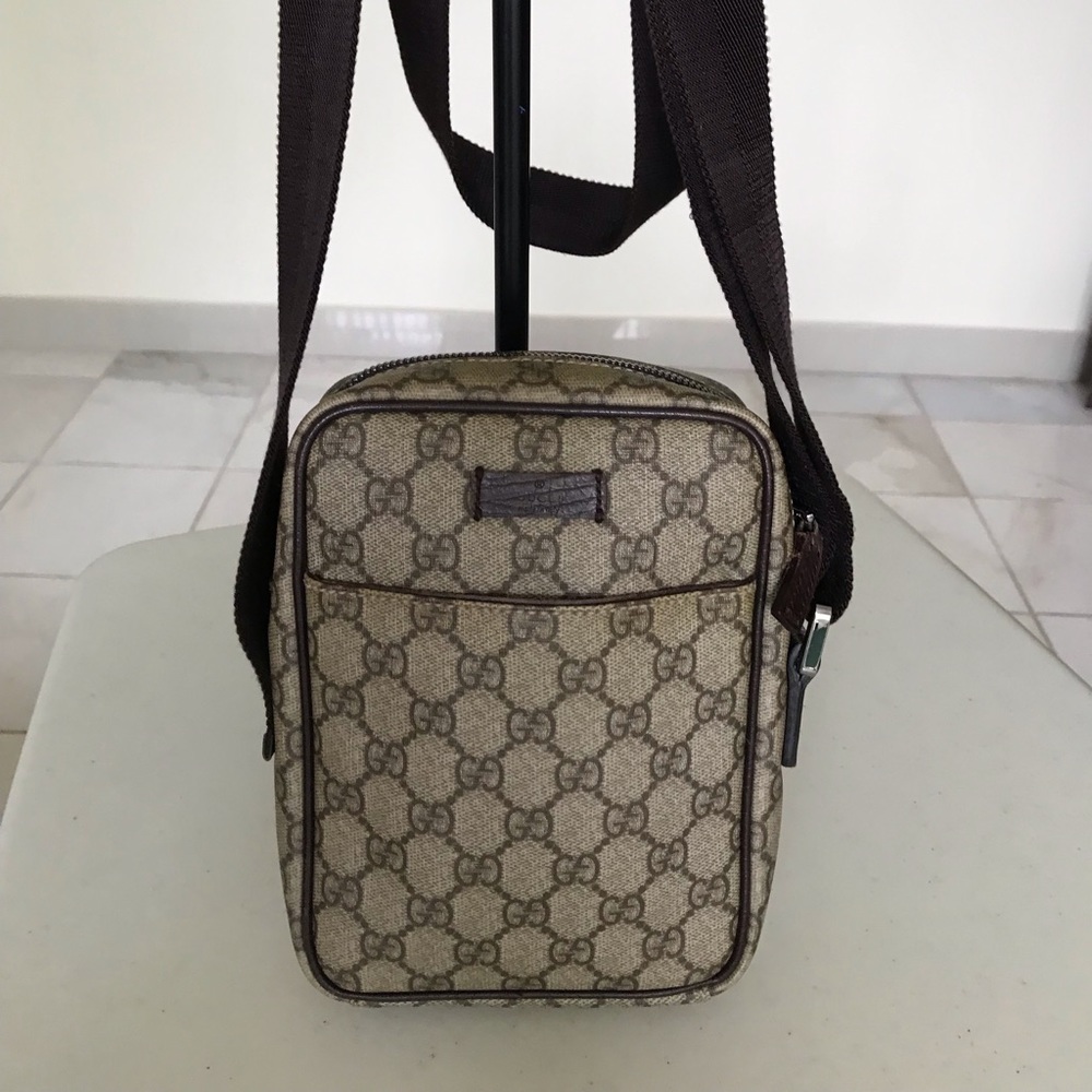 Gucci Beige Brown Monogram Messenger Bag - Picture 4 of 16